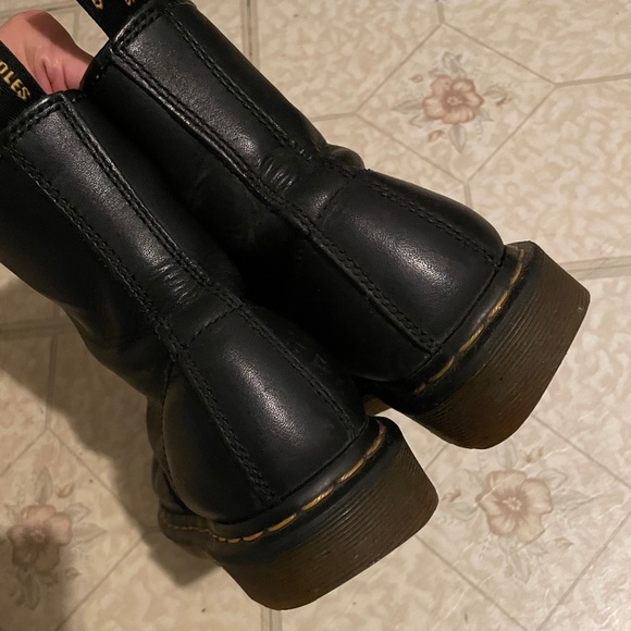 Dr Martens Women’s 1460 Greasy Leather Boots - Picture 6 of 12